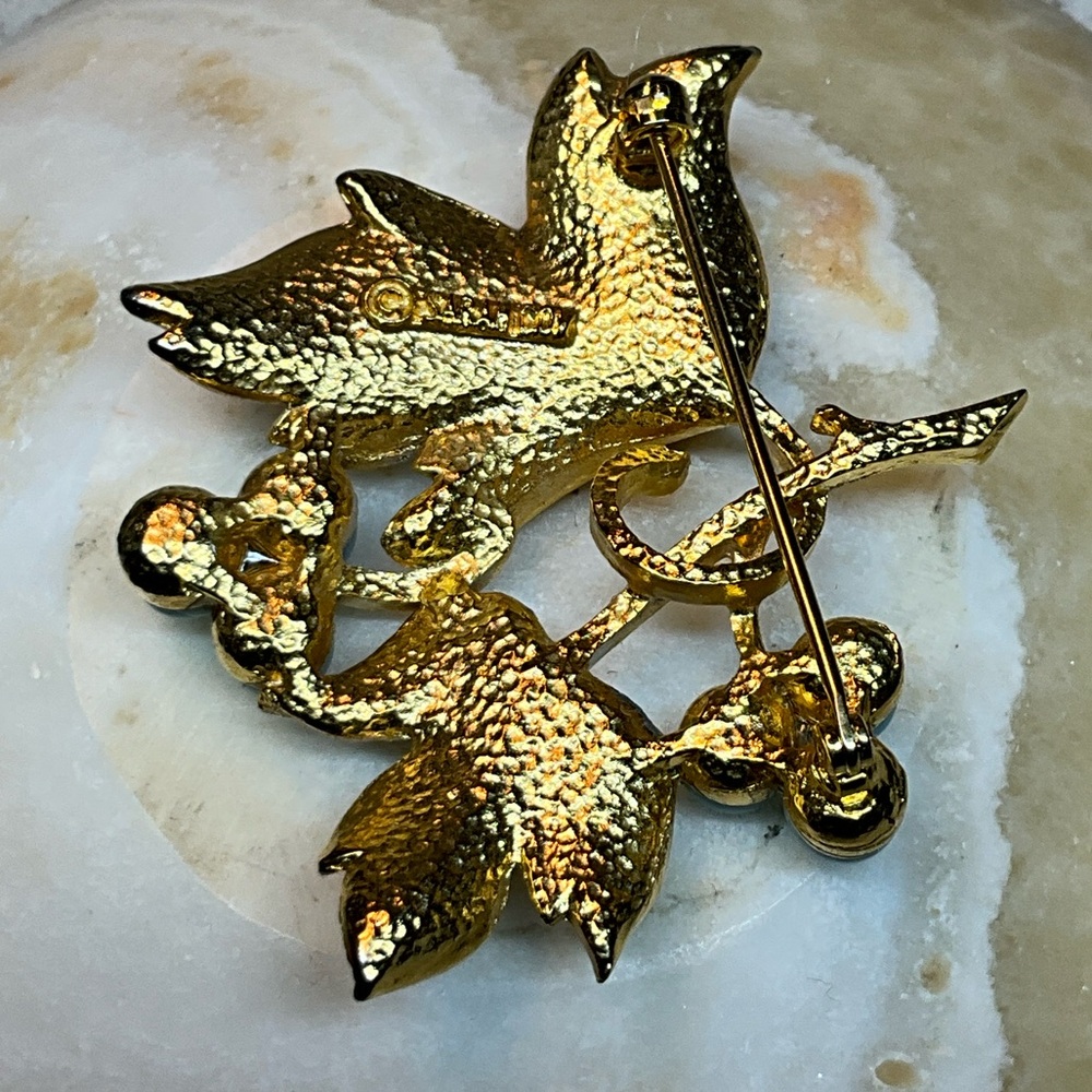 Sarah Covenrty “Placid Beauty” Vintage White Enamel Leaves & Blue Berry Brooch - Picture 4 of 6